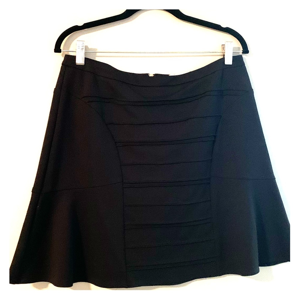 Elle black skirt